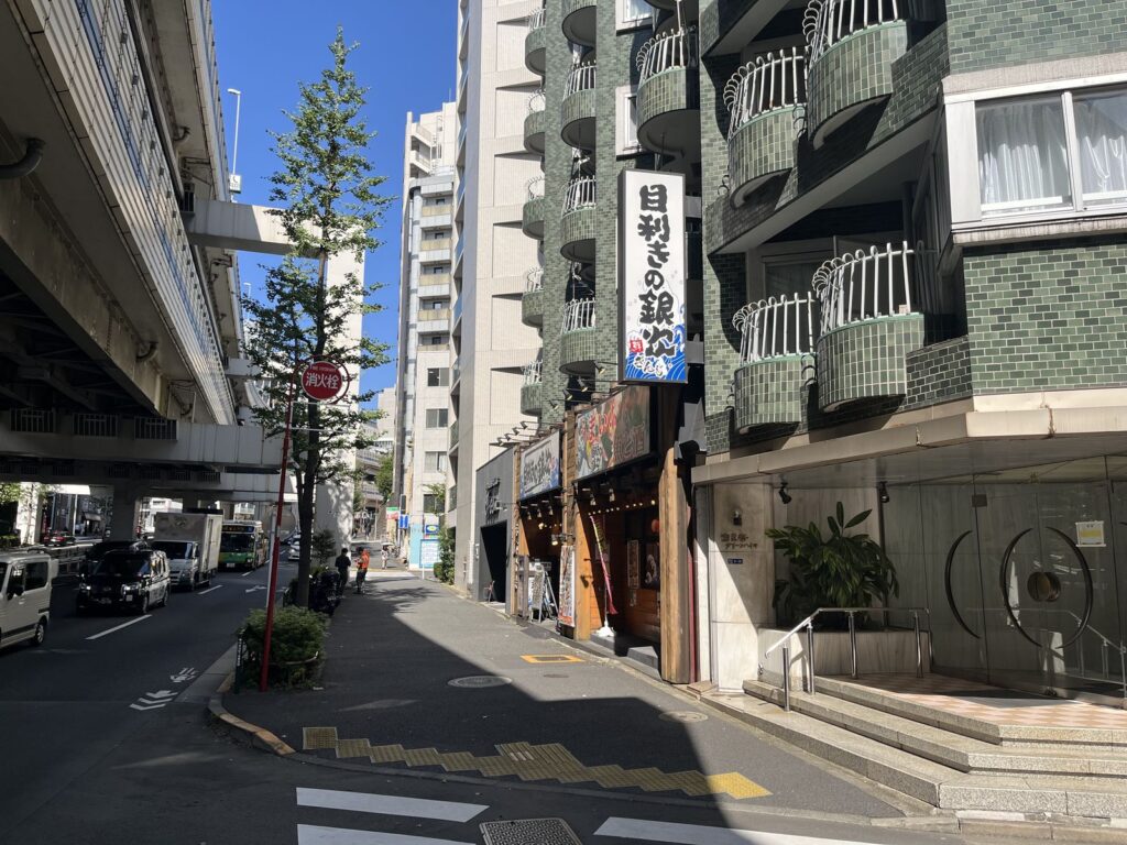 麻布十番駅からFASTBURN麻布十番店への道順3（目利きの銀次）