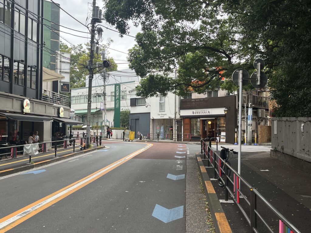 広尾駅からFASTBURN広尾店への道順3（セガフレード前の通り）